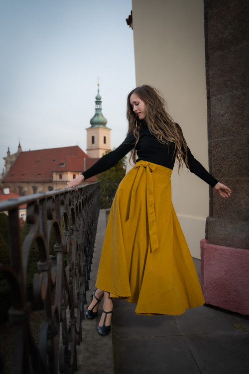 Ano, sukně dokáže krásně podtrhnout ženskost a eleganci! - Pangeas