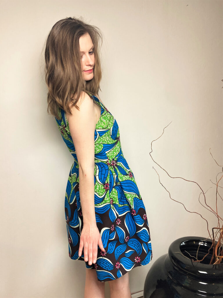 Šaty modrotemné africké