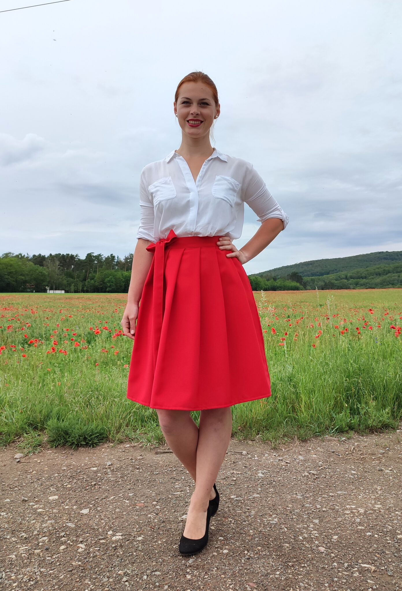 Krátká zavinovací sukně - nemačkavá se sklady