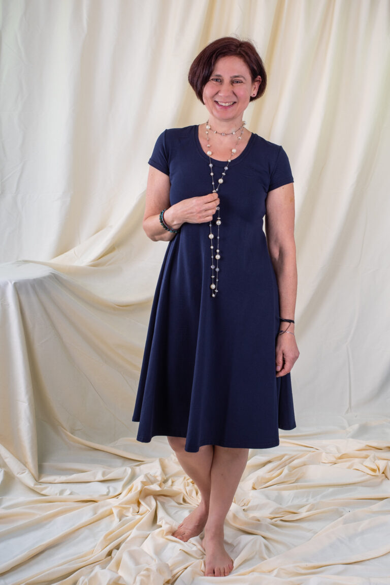 Krátké úpletové šaty navy