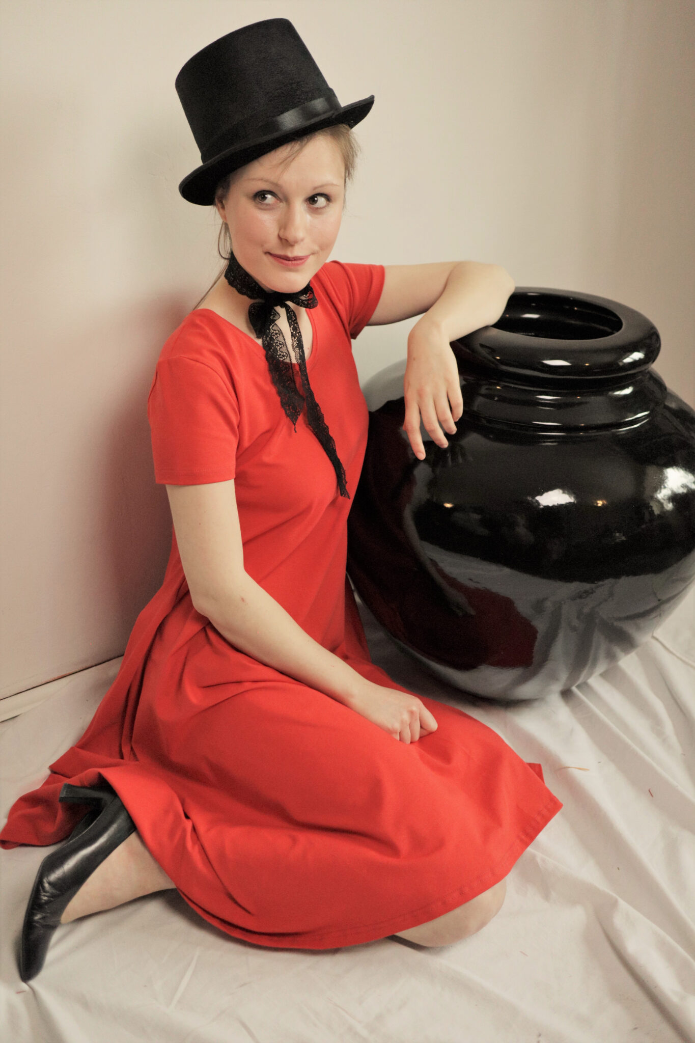 Elegantní úpletové červené šaty