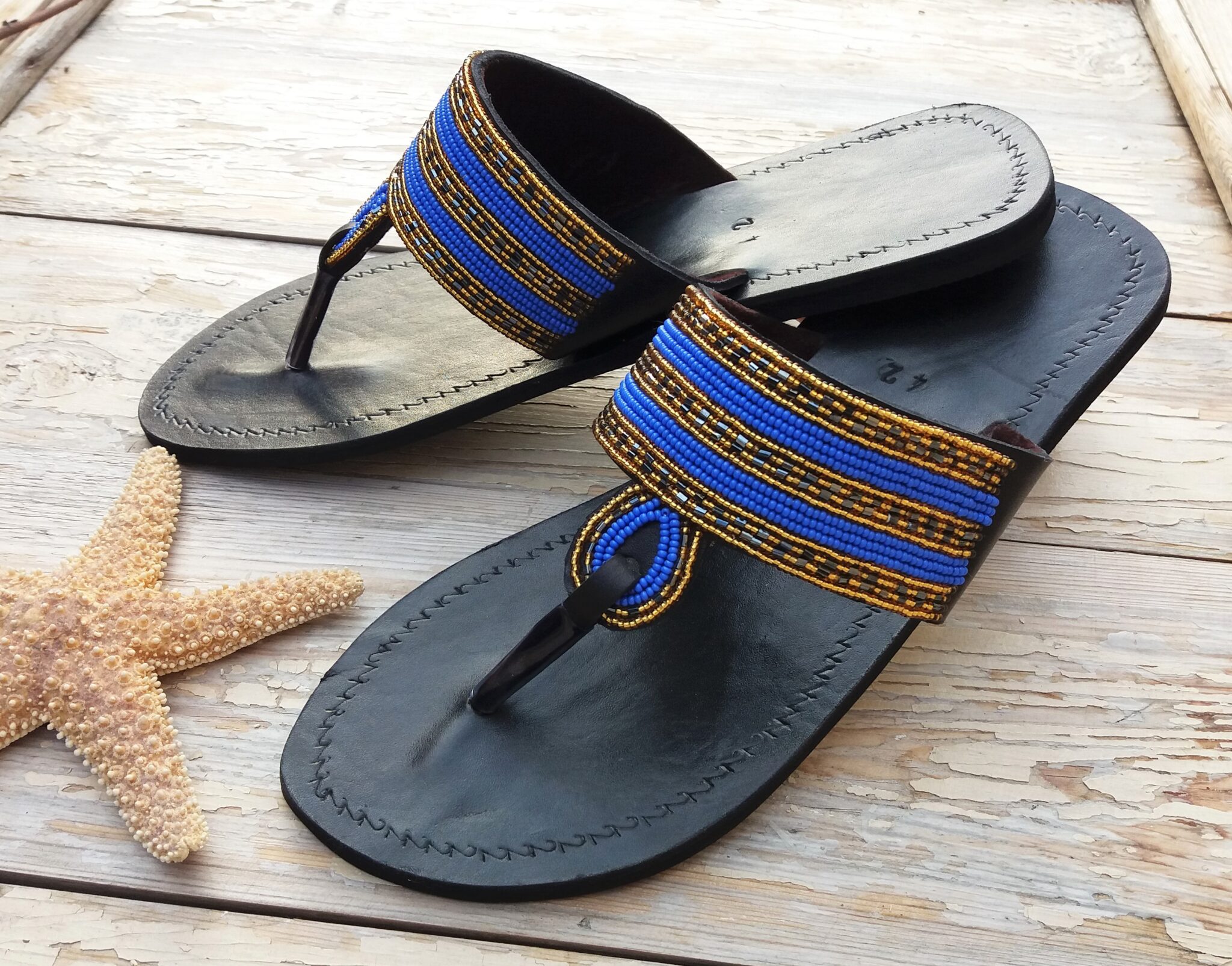 Hand made africké sandálky - modré korálky