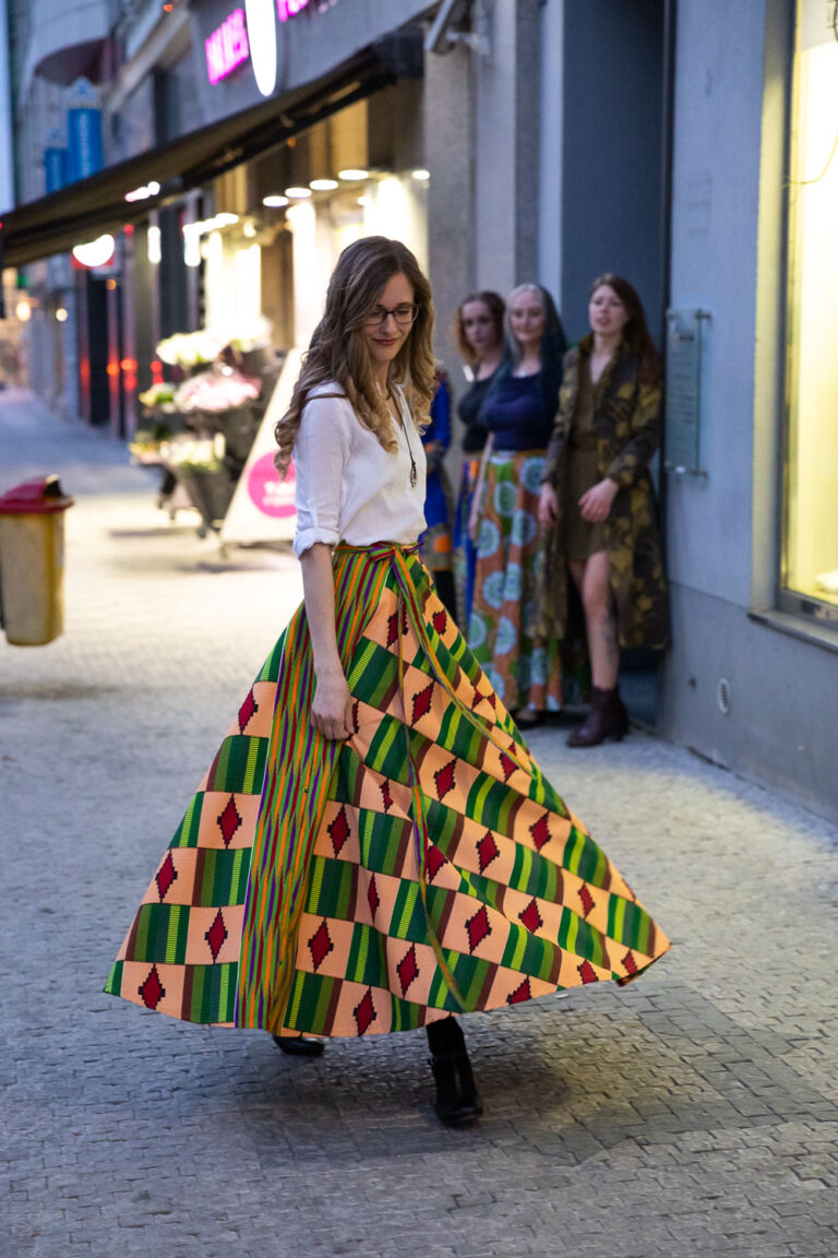 Dlouhá zavinovací kolová sukně - Africa zelená kente