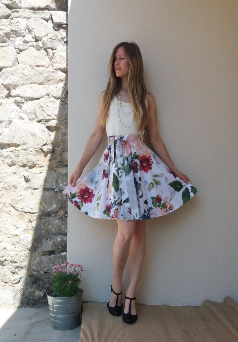 Kolová krátká sukně - akvarel květy