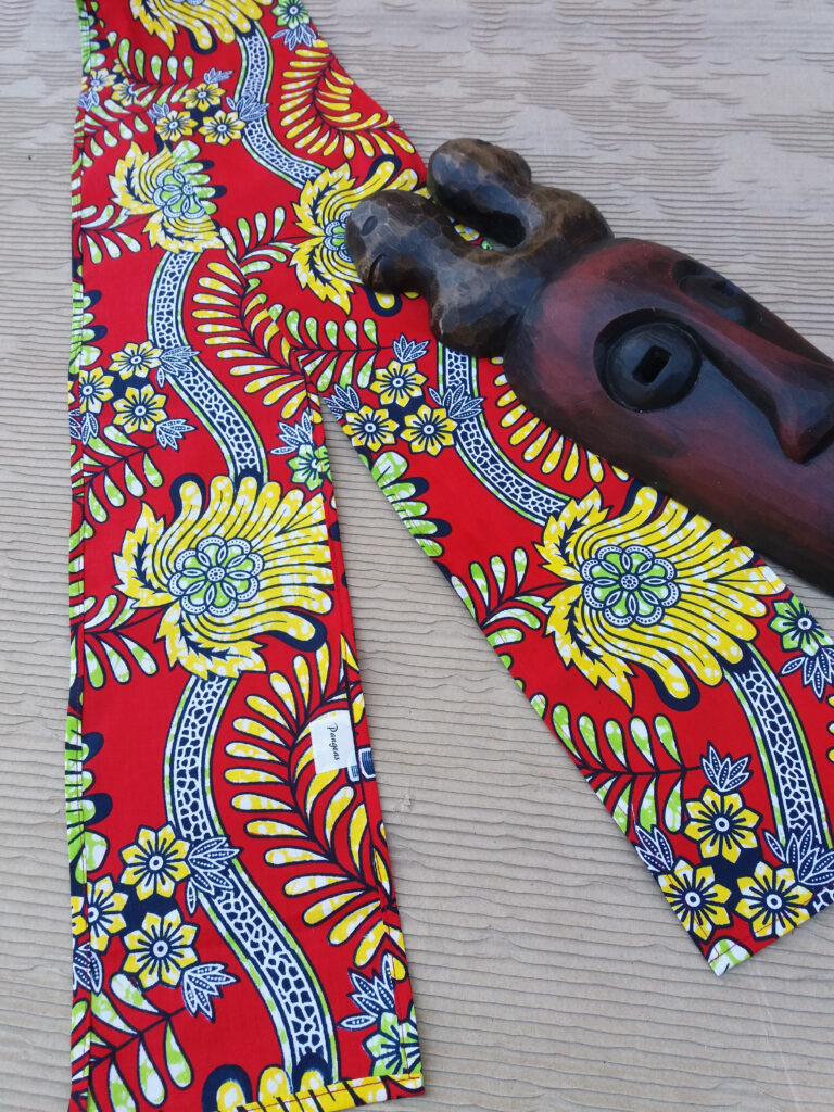 Šátek červený - s květy