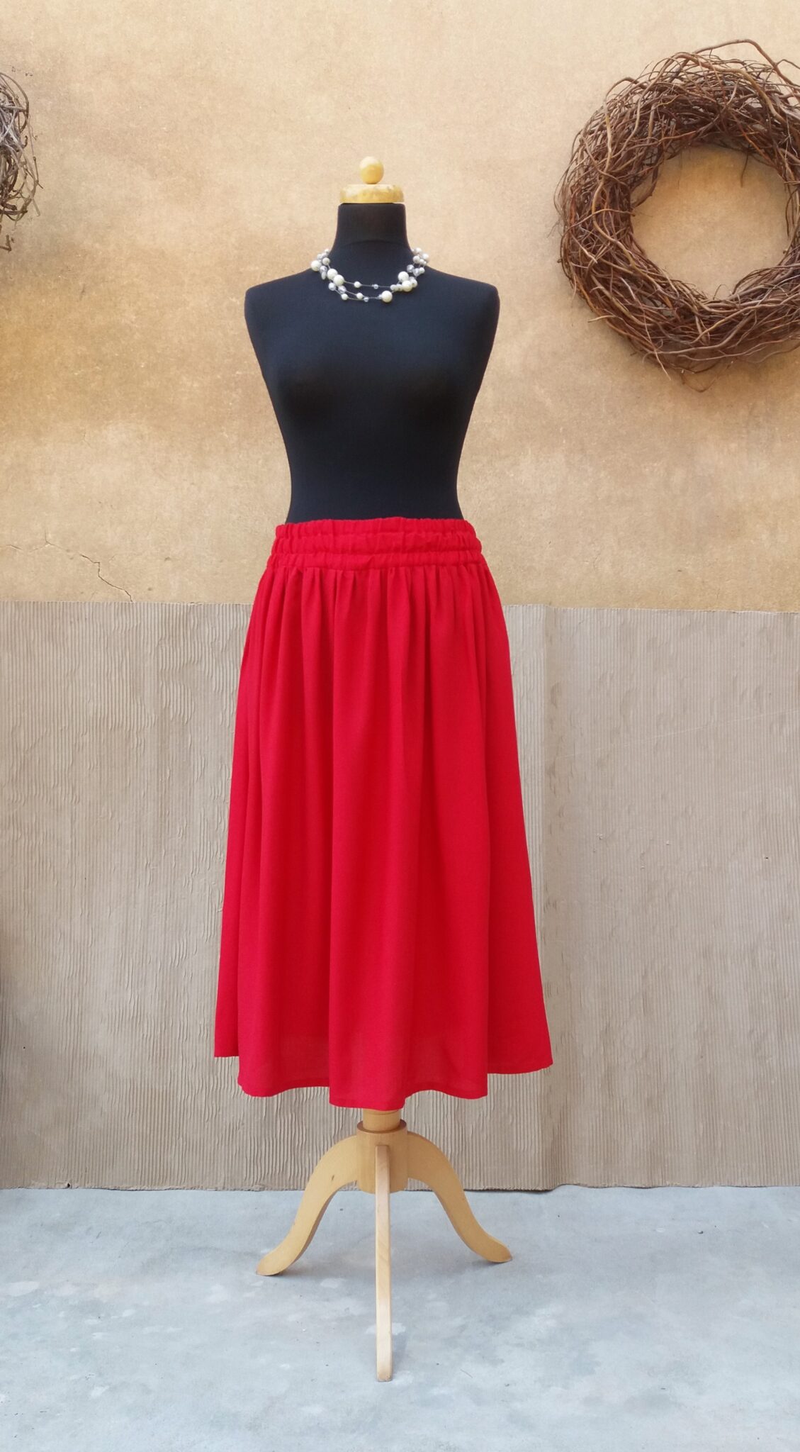 Heboučká midi sukně červená