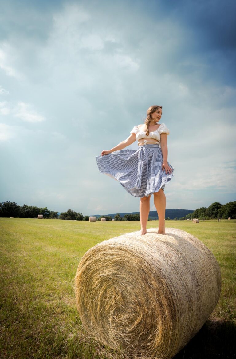 Kolová midi sukně - modrá kanafaska