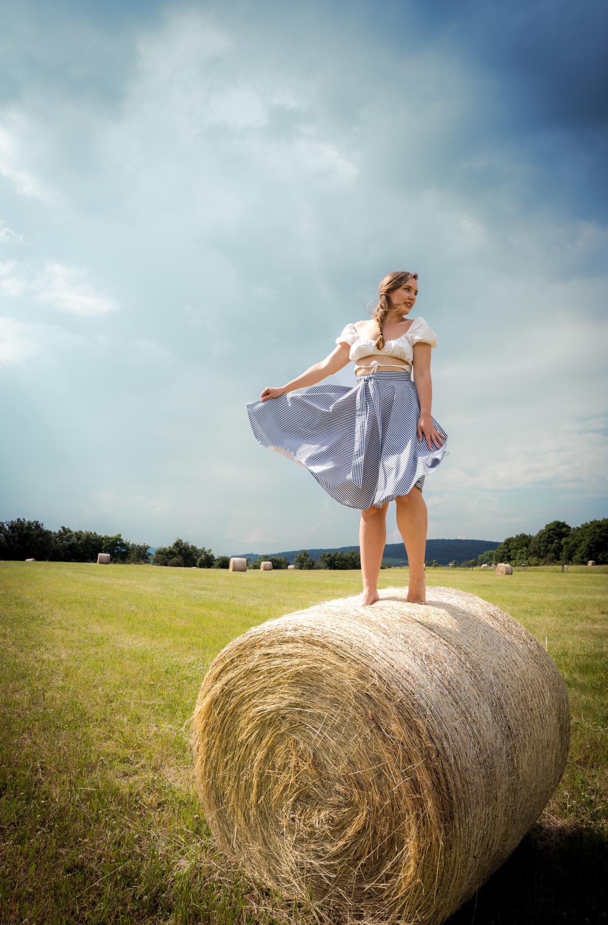 Kolová midi sukně - modrá kanafaska