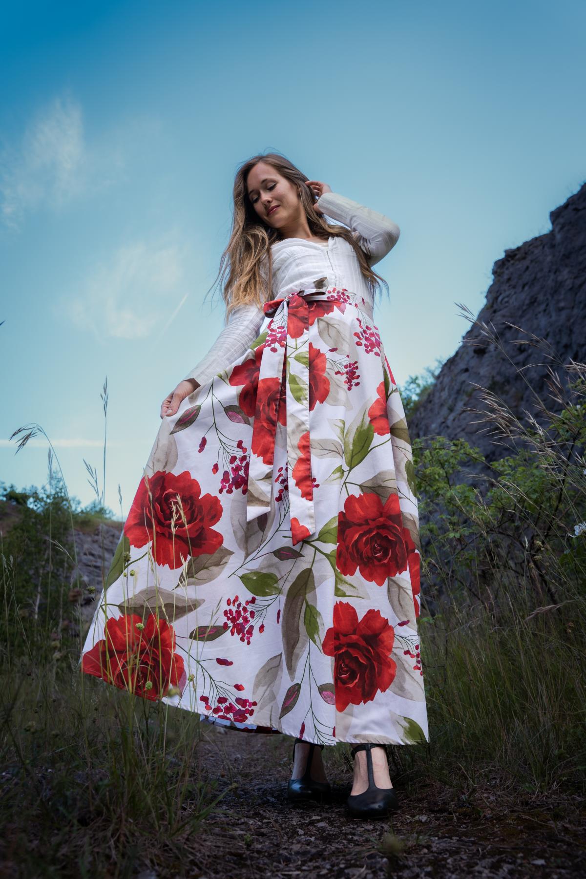 Dlouhá půlkolová sukně - velké růže