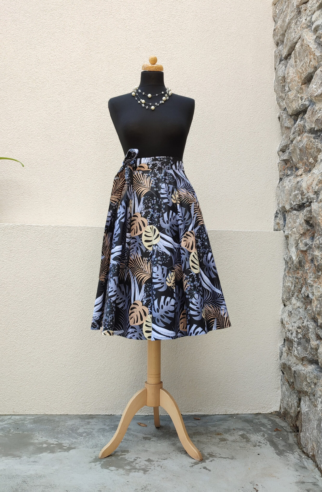 Zavinovací kolová midi sukně - noční paradise