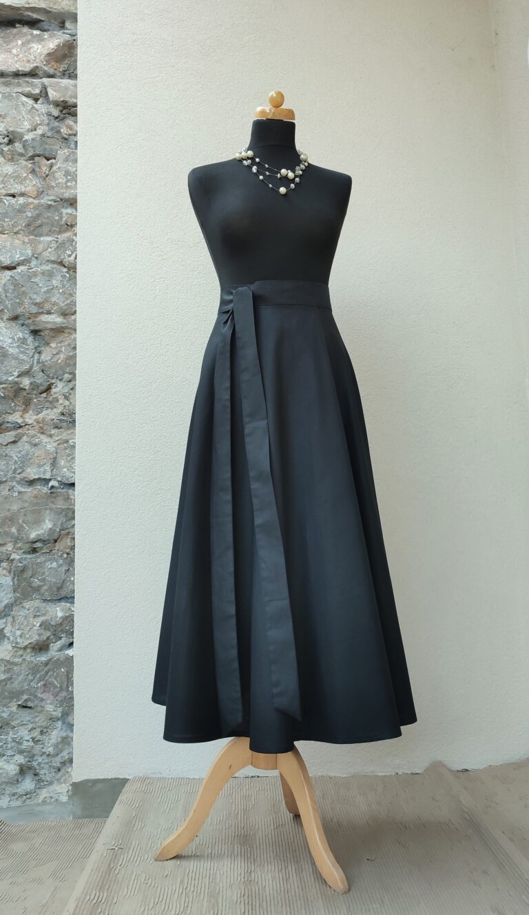 Dlouhá půlkolová sukně černá - XS - S