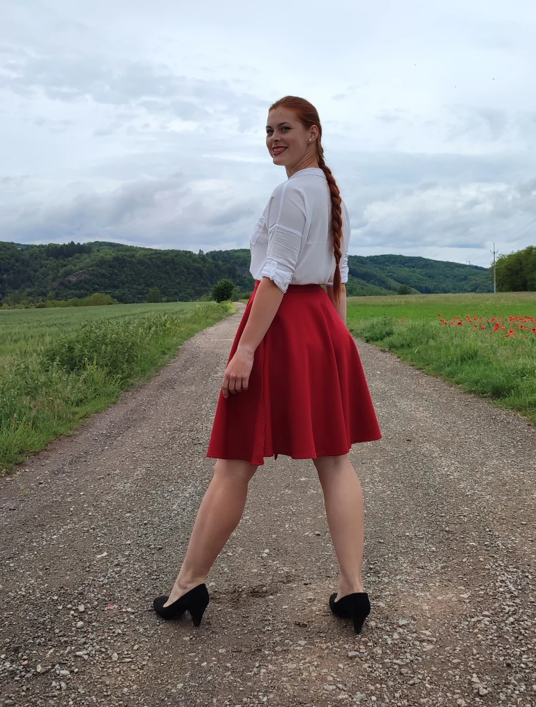 Krátká kolová sukně - nemačkavá