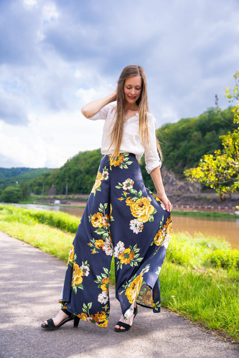 Dámské zavinovací kalhoty - viskoza modrá s květy