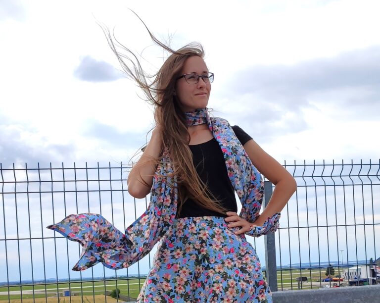 Jemný šál - modrý s květy