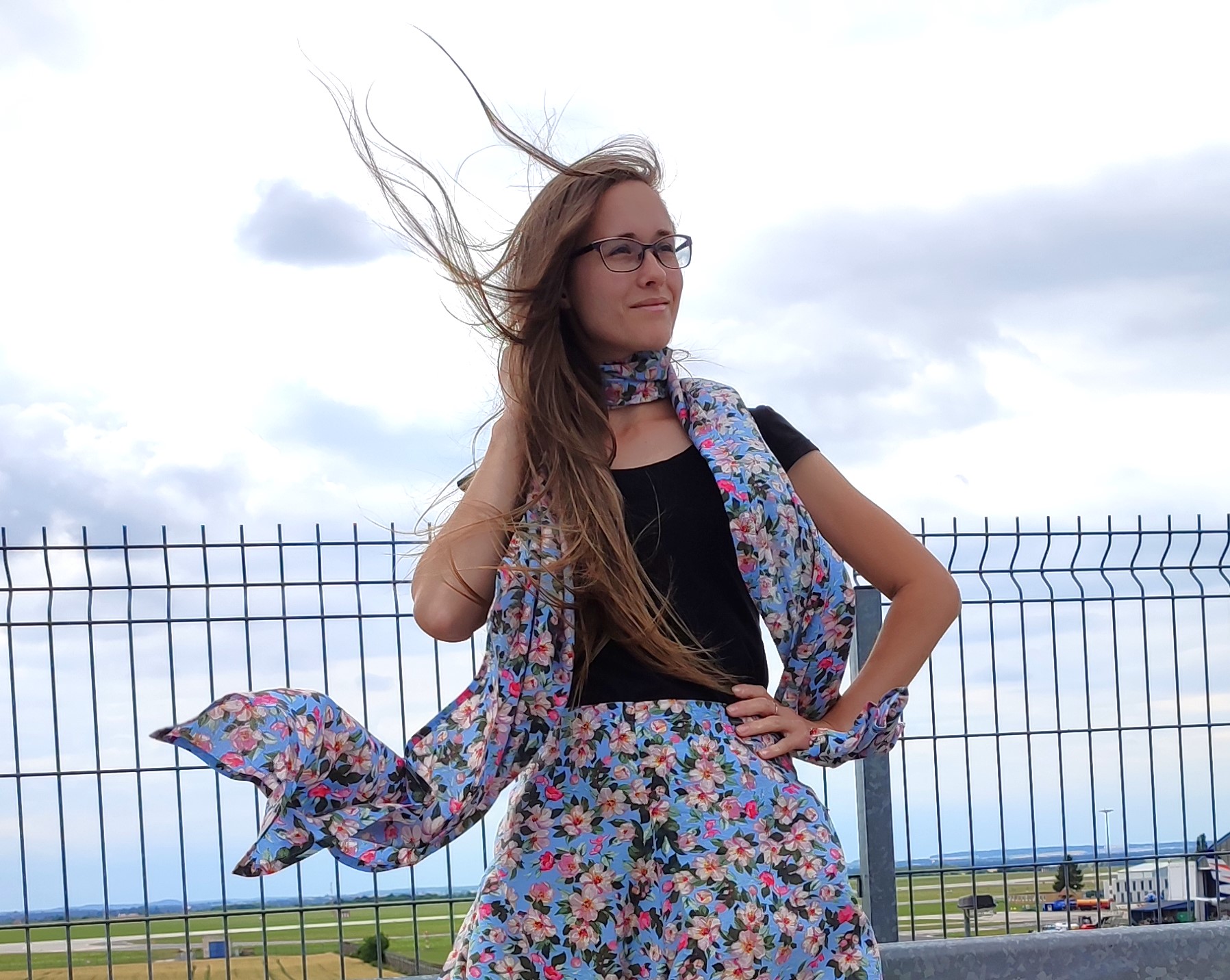 Jemný šál - modrý s květy