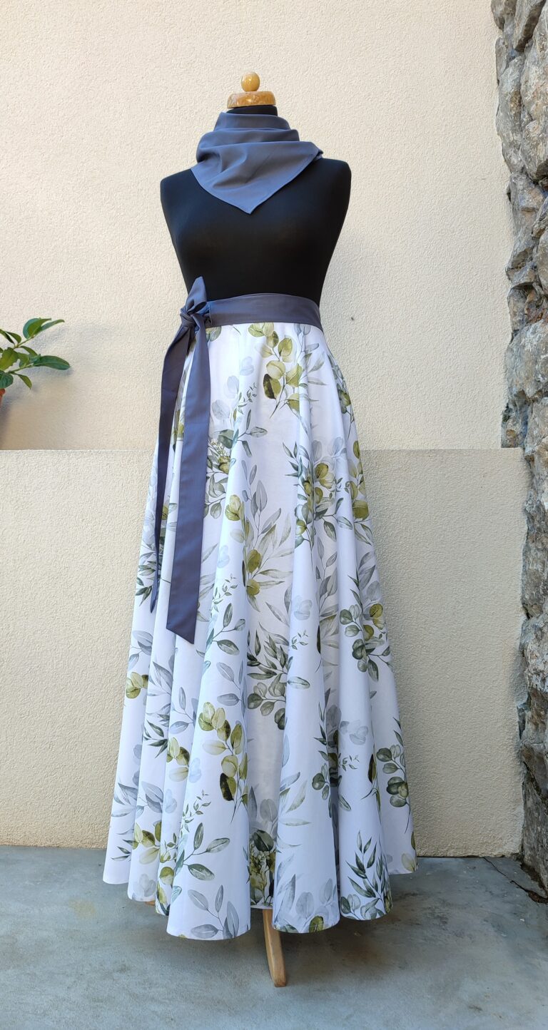 Dlouhá kolová sukně - něžná s šedým páskem a šátečkem