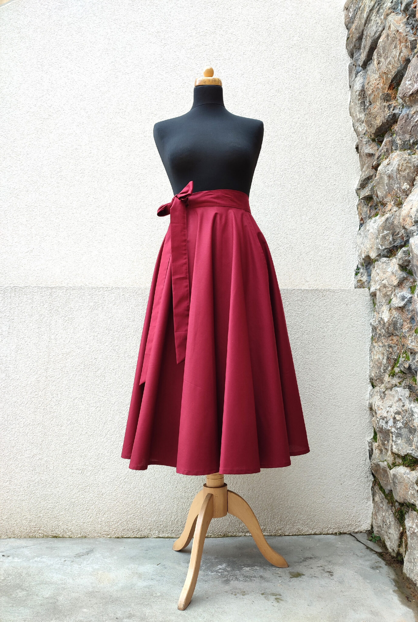 Zavinovací kolová midi sukně v barvě bordó