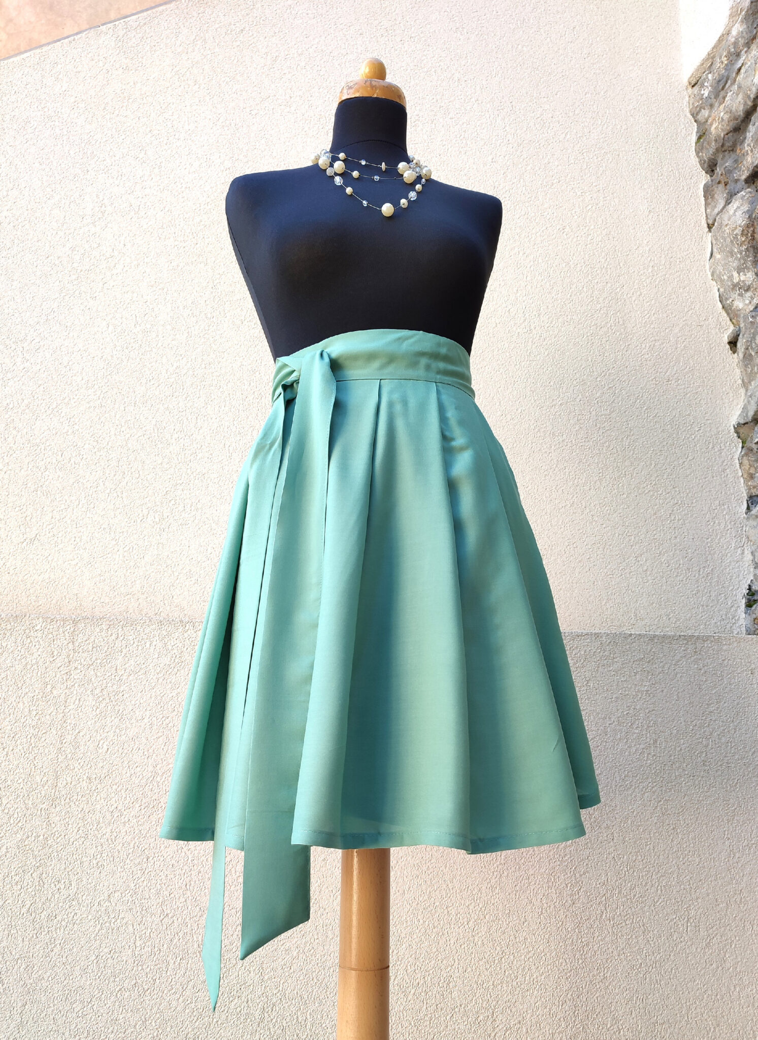 Krátká, zavinovací sukně mint - viskoza