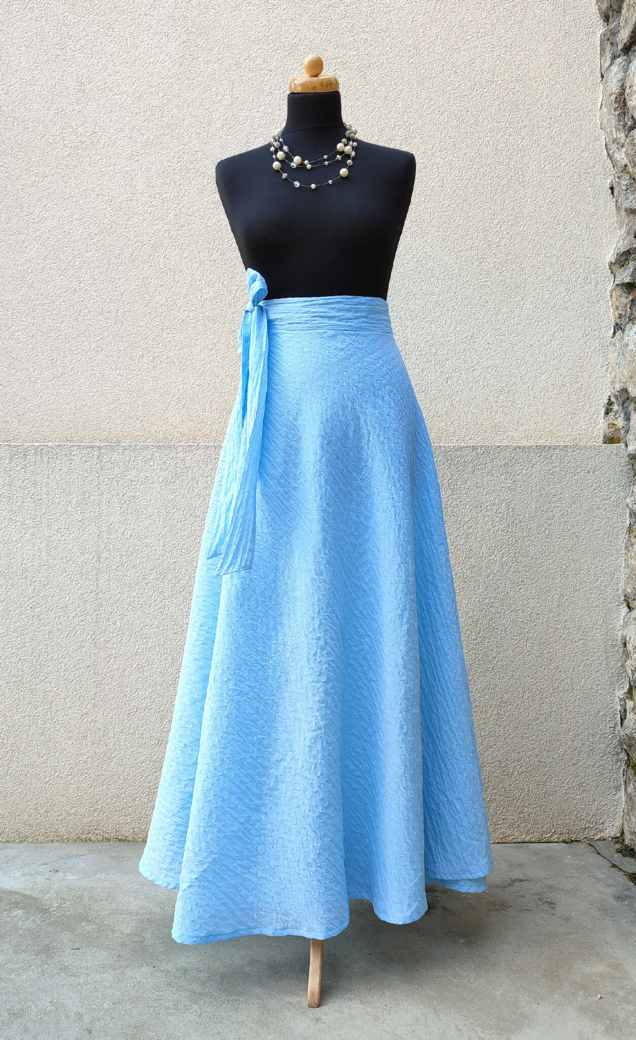 Dlouhá půlkolová sukně - blankytně modrá