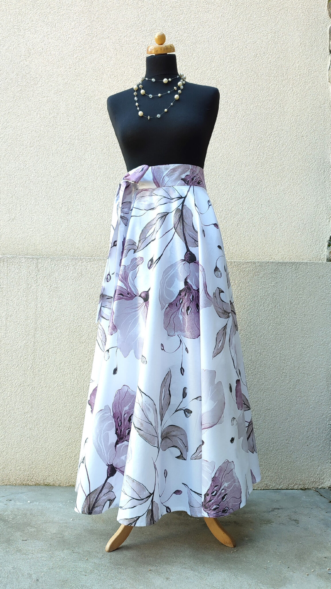 Dlouhá kolová, zavinovací sukně - akvarelové fialové květy