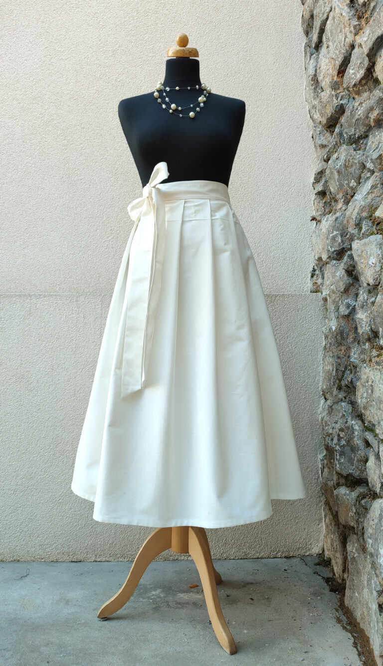 Midi zavinovací sukně - bílá