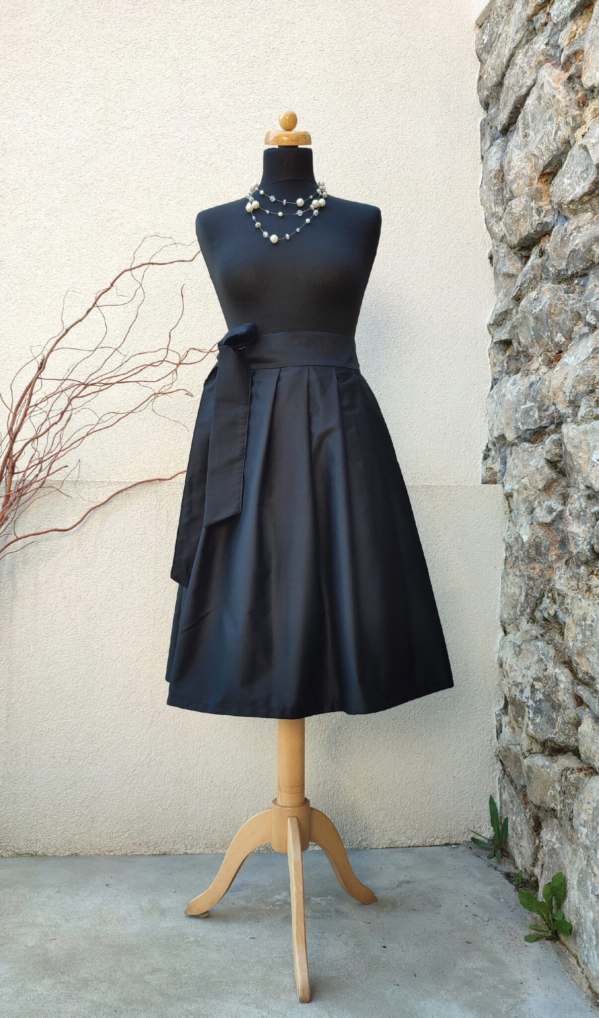 Midi saténová sukně černá