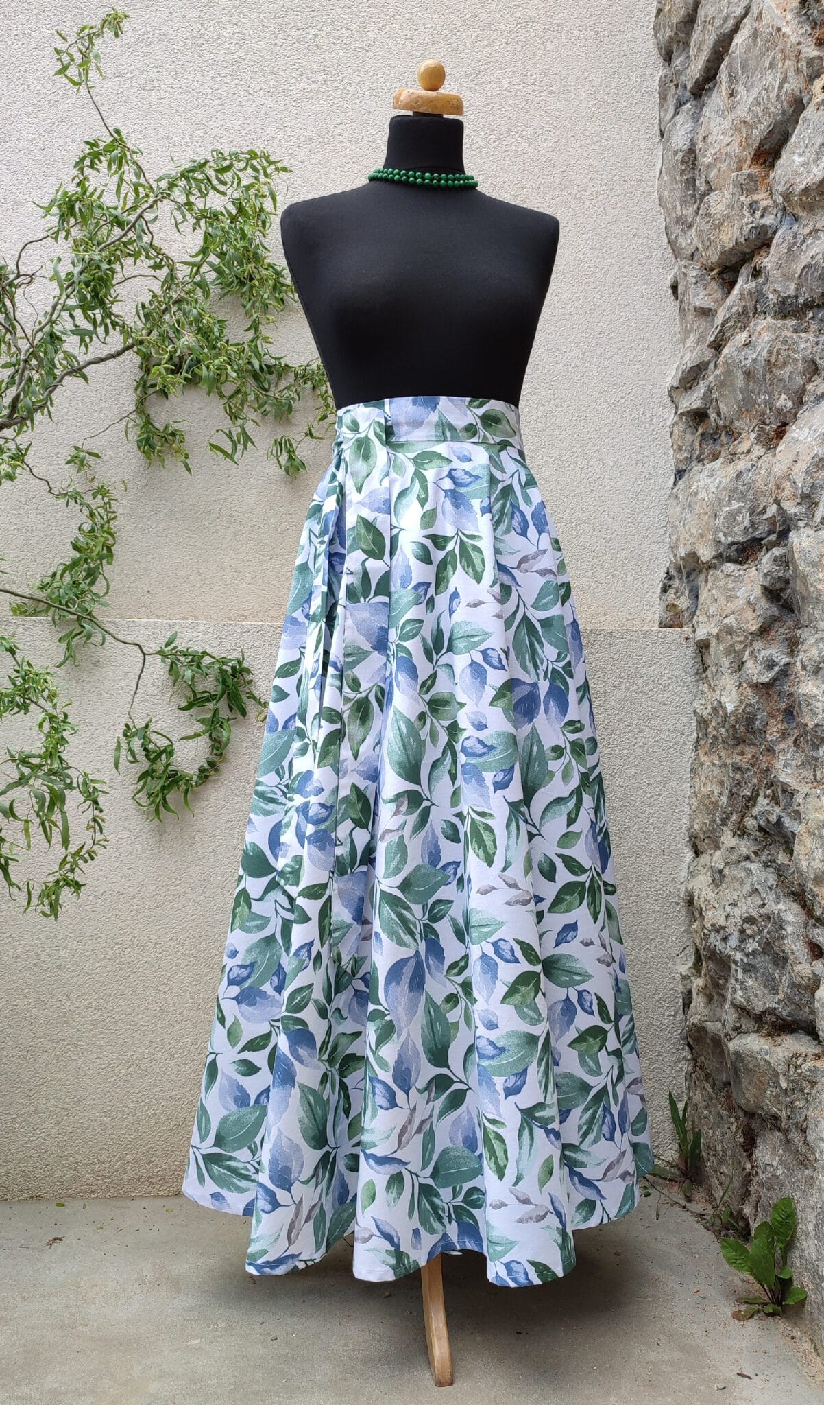 Dlouhá zavinovací, kolová sukně - zelenomodré listy