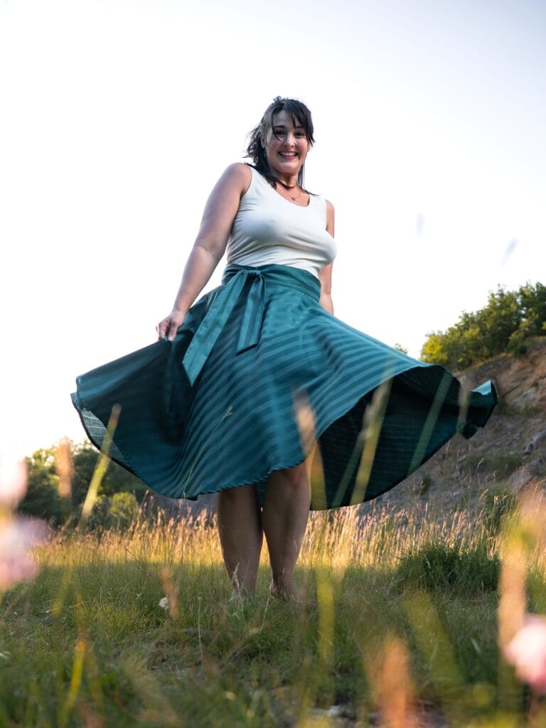 Midi kolová sukně v barvě smaragd