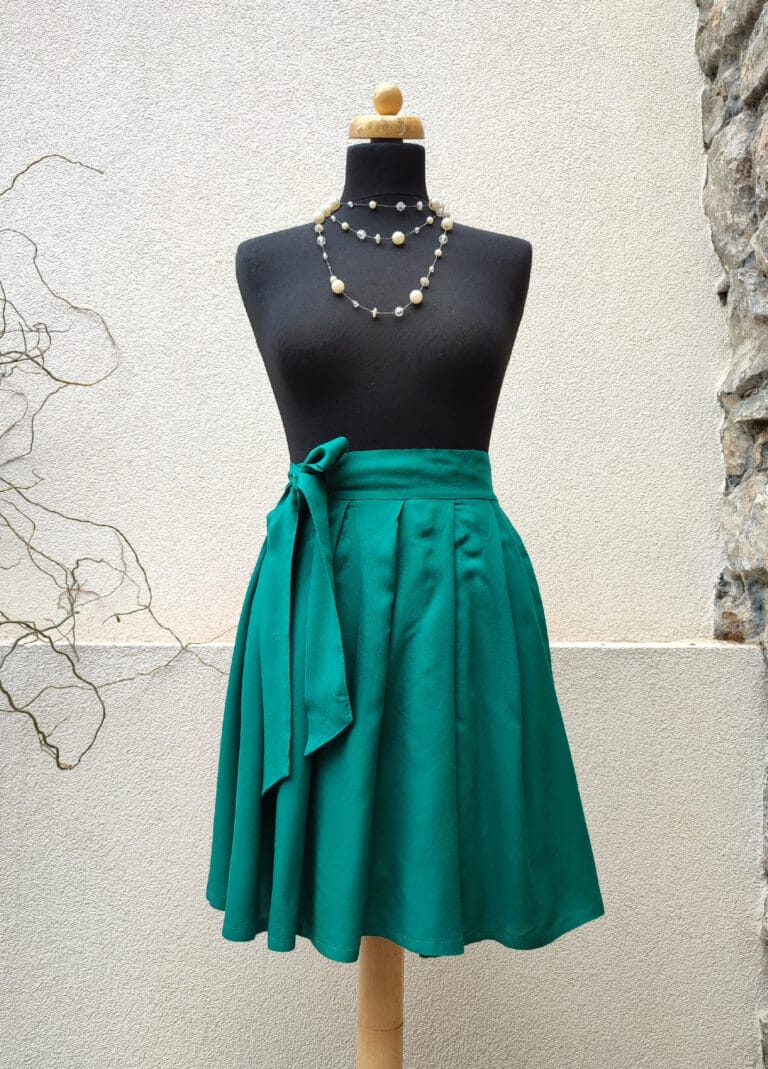 Krátká, zavinovací zelená sukně - viskóza