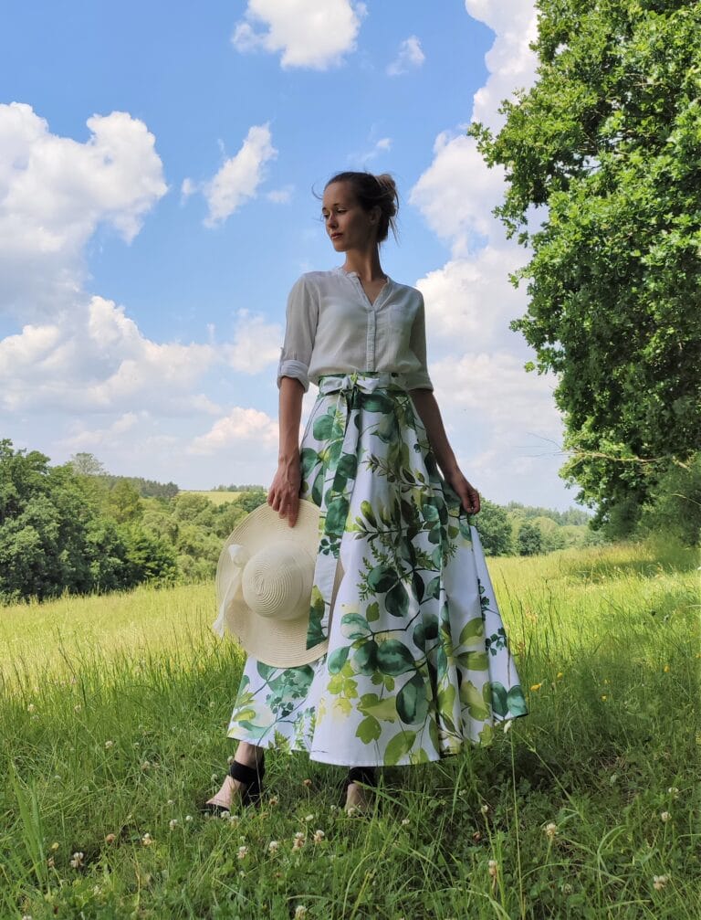 Dámská, dlouhá půlkolová sukně - akvarelové listy