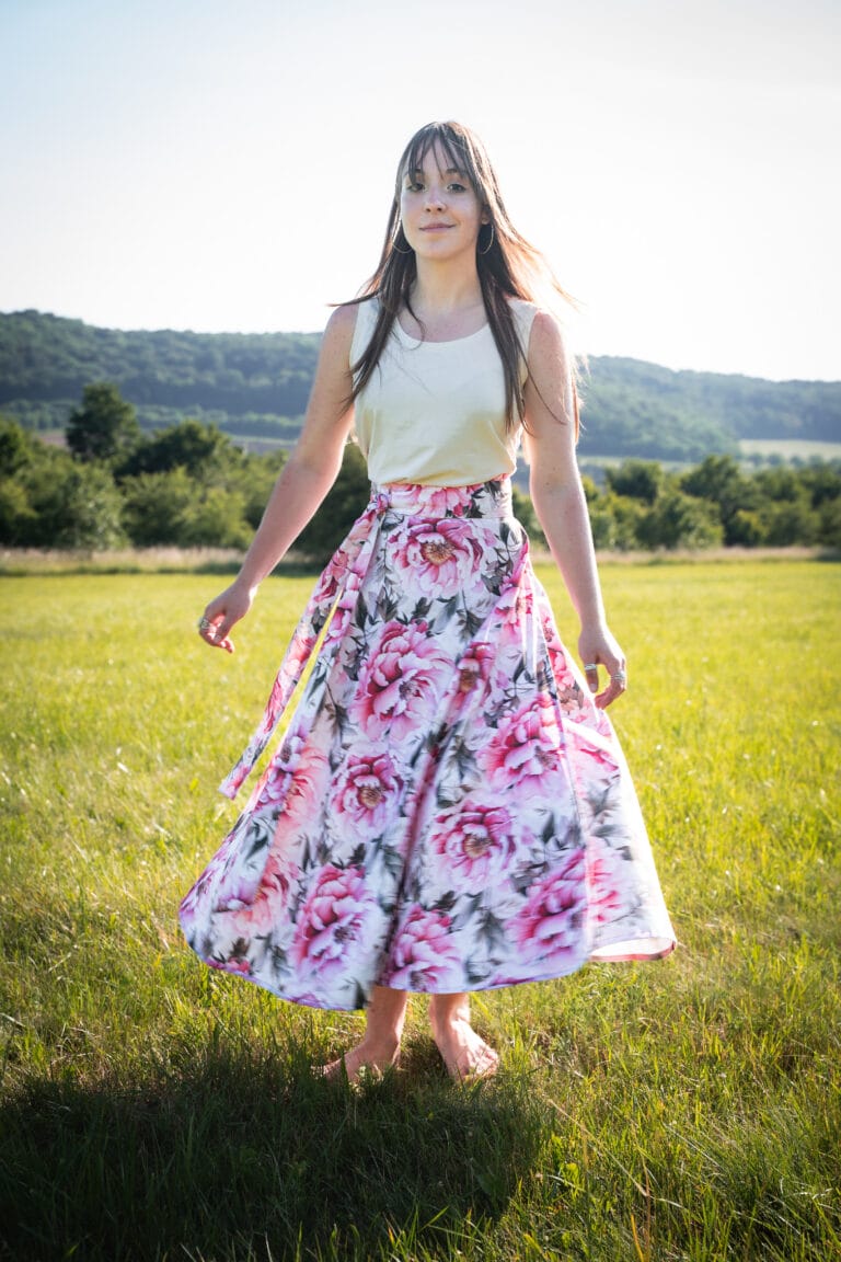 Dlouhá půlkolová sukně - pivoně