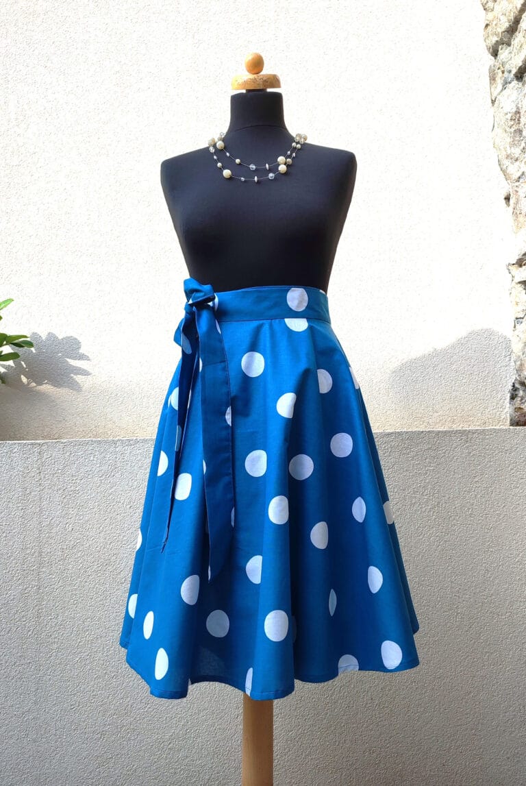 Kolová sukně -  modrá s bílým puntíkem