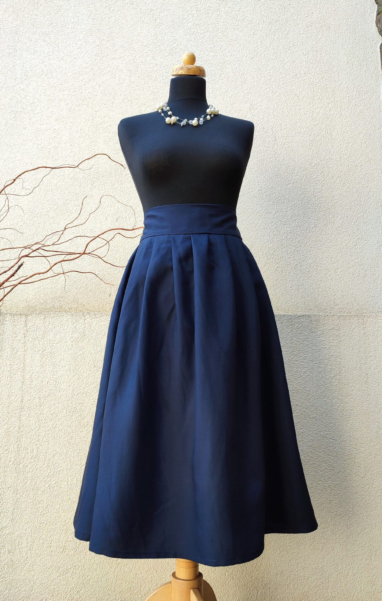 Elegantní midi sukně v barvě navy