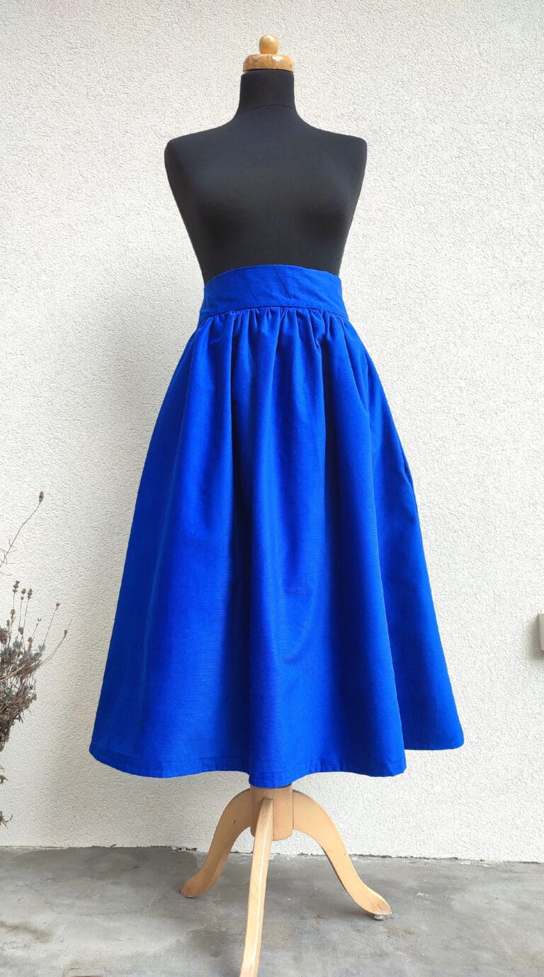 Manšestrová, nabíraná sukně - královská modř zip