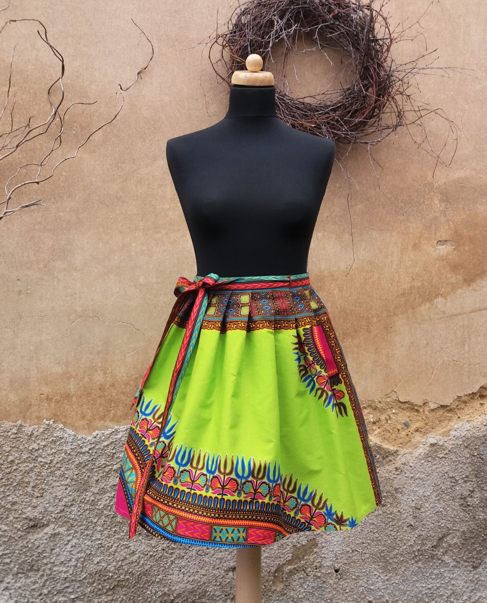 Krátká zavinovací sukně - Africa brčálová makenzi