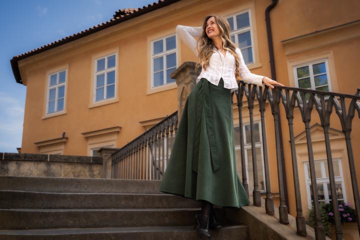 Ano, sukně dokáže krásně podtrhnout ženskost a eleganci!