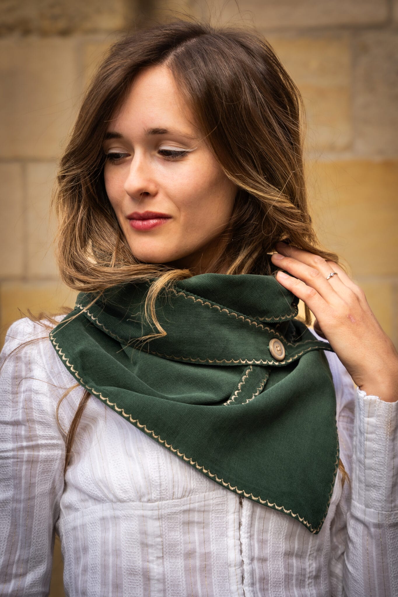 Zimní nákrčníky do zelena - slabší manšestr