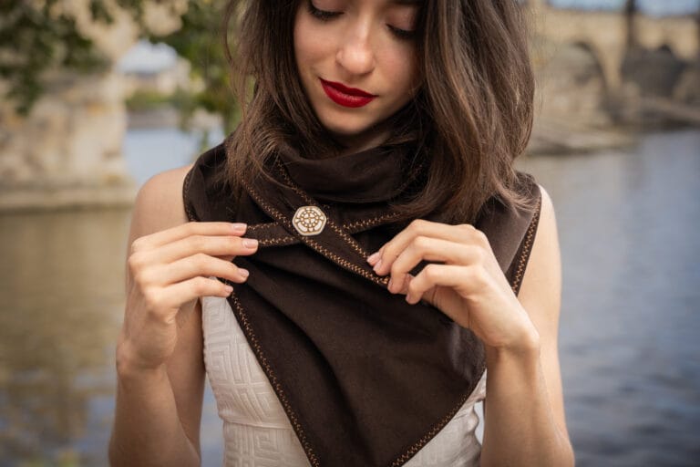 Hřejivý manšestrový nákrčník hořčice, hnědý a béžový - slabší proužek