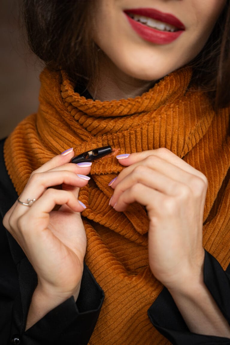 Zimní nákrčník - silnější manšestr