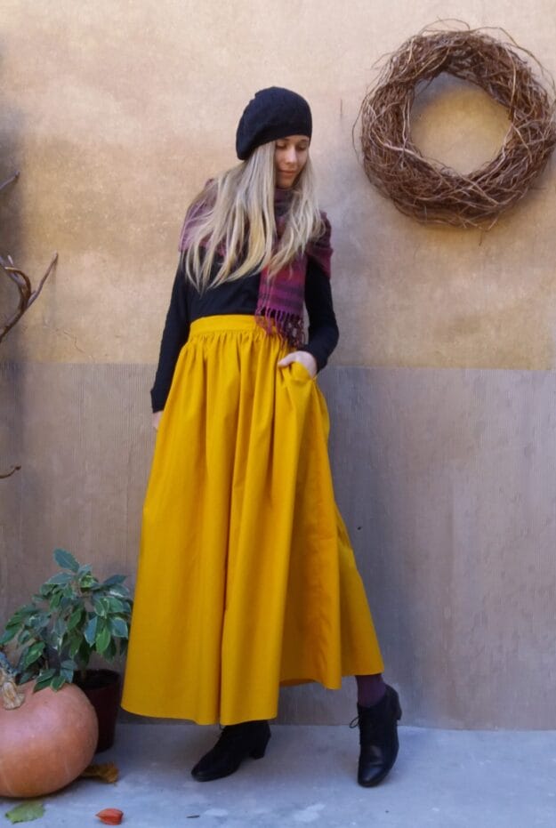 Dlouhá nabíraná sukně s kapsami a zipem – různé barvy