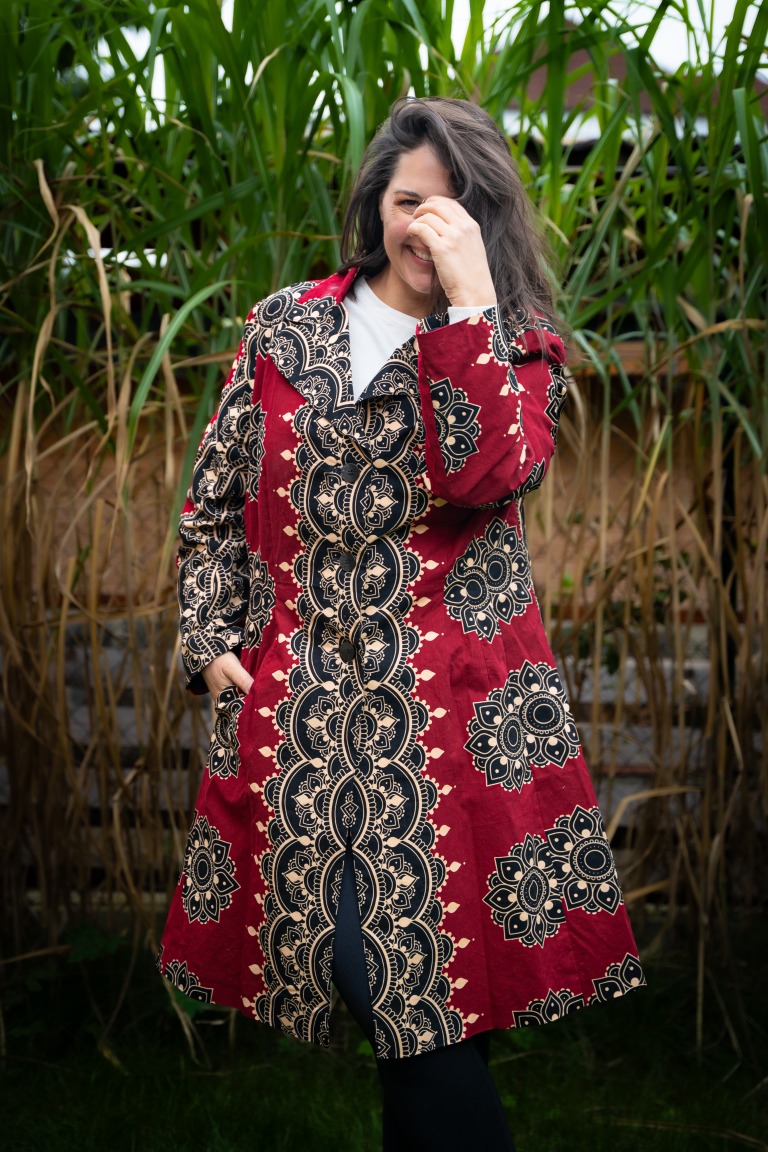 Dámský bordó kabát z africké látky