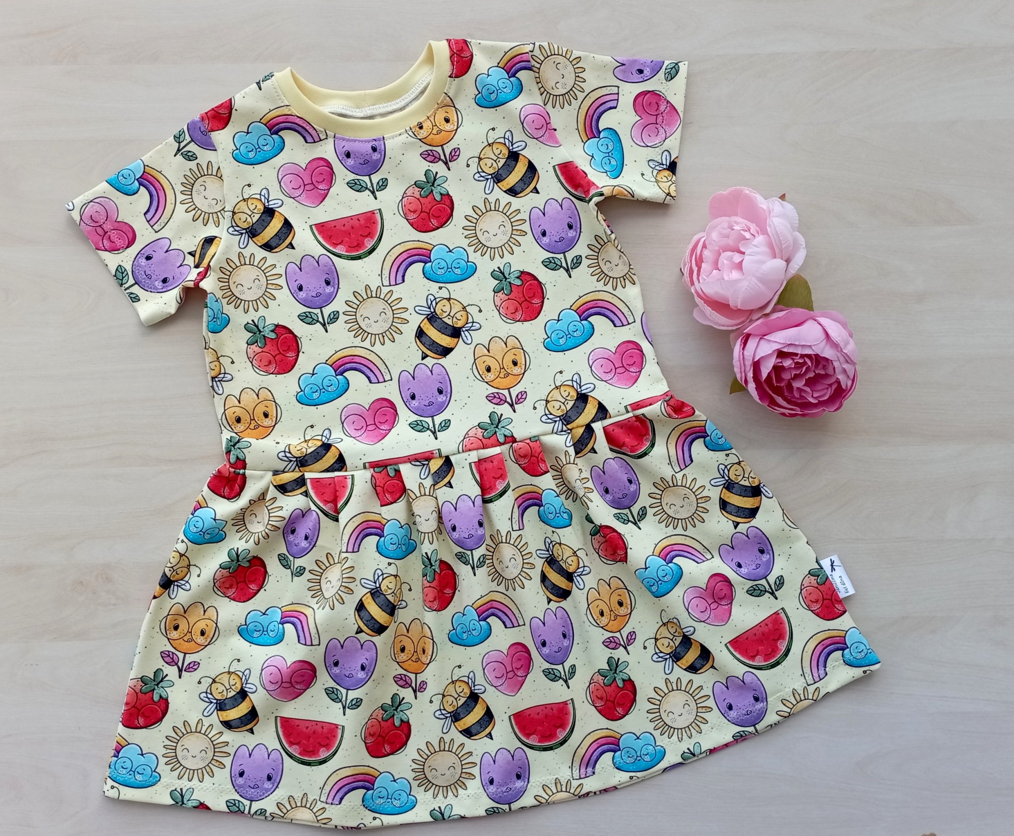 Šatičky velikost 104/110