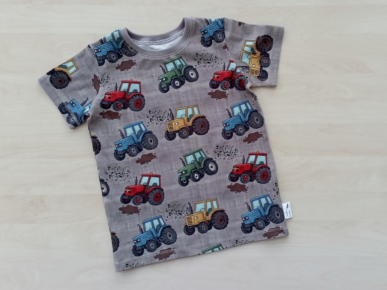Chlapecké tričko s traktory velikost 110