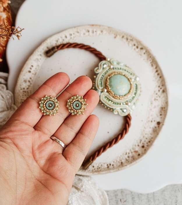 Mint baldachins n.2- vyšívané náušnice