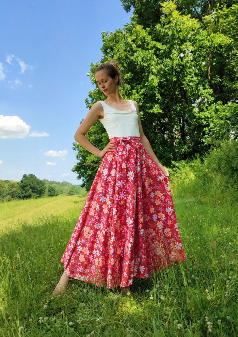 Dlouhá kolová sukně - červená s kvítky