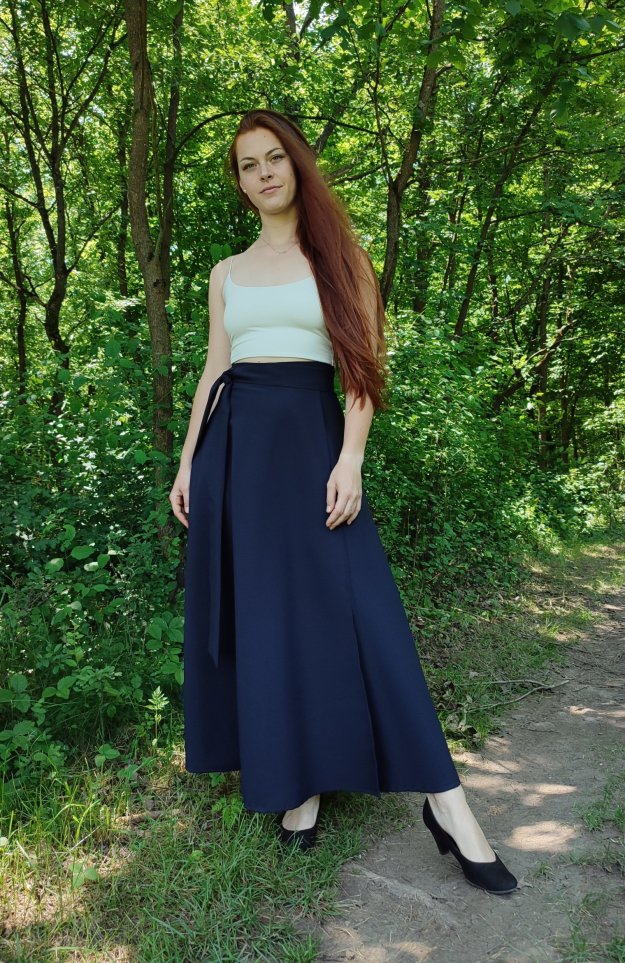 Dlouhá zavinovací sukně - tmavě modrá