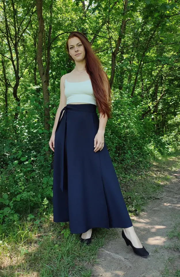 Dlouhá zavinovací sukně - tmavě modrá