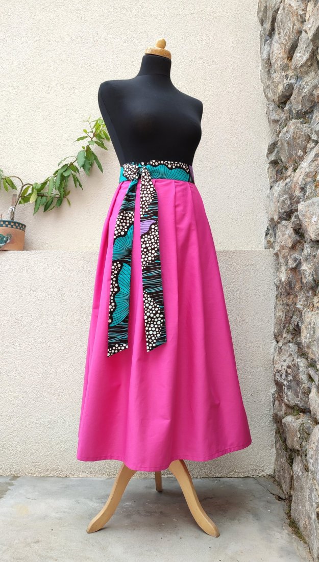 Dlouhá zavinovací sukně - magenta s africkým páskem